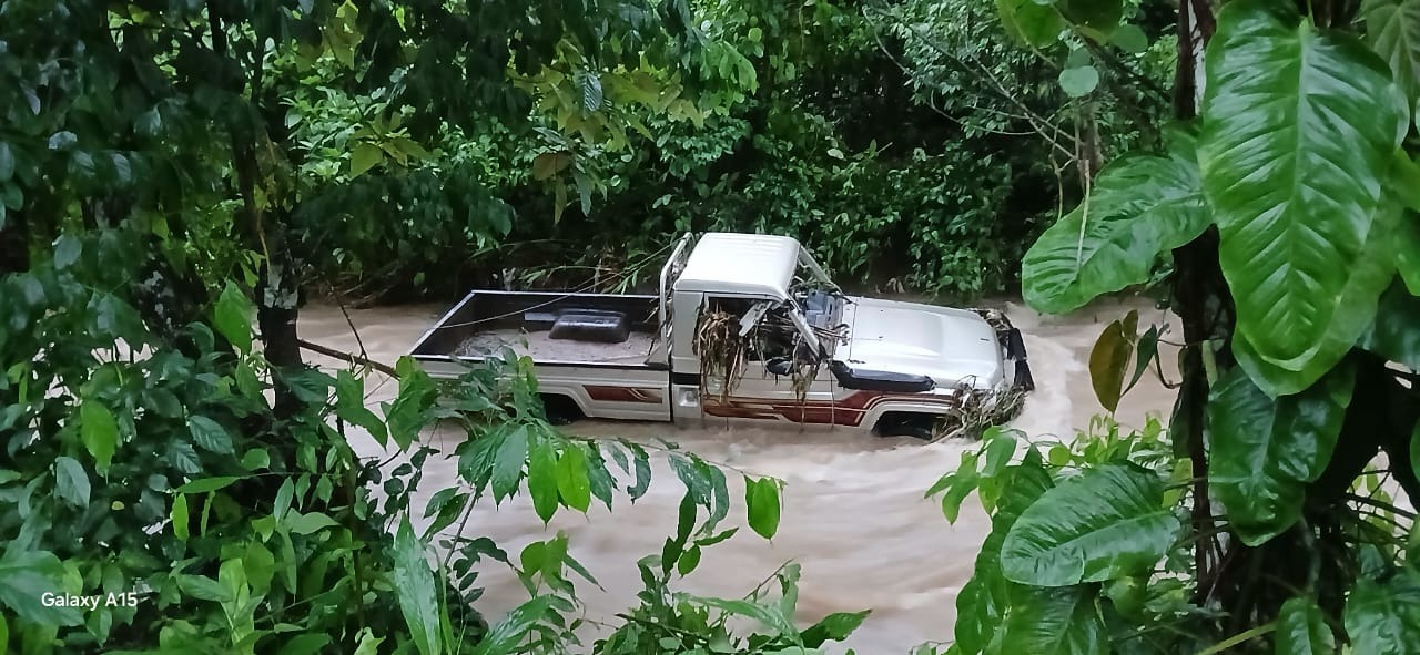 Encuentran sin vida al hombre que viajaba en camioneta que fue arrastrada por un río en Jinotega