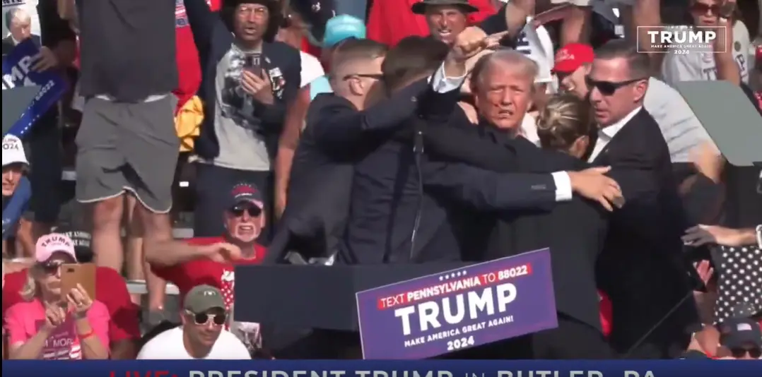 Trump alcanzado por un disparo durante un evento de campaña