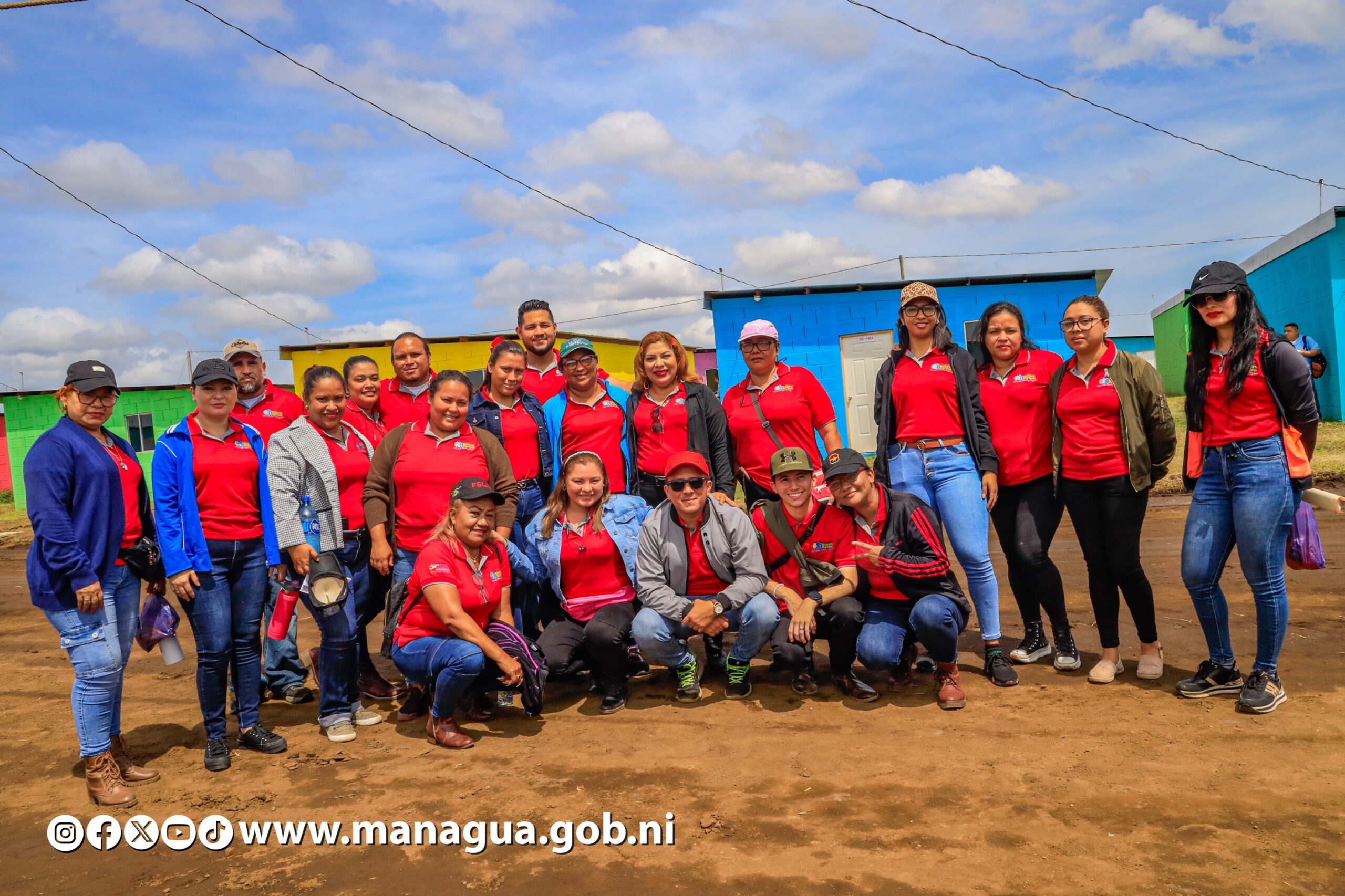 Cien familias celebran el triunfo de la Revolución recibiendo sus nuevas viviendas en Managua