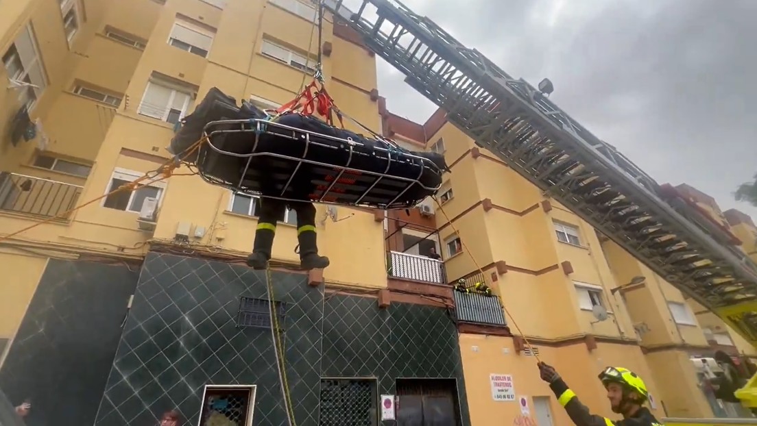 Evacúan a un español de 300 kilos que llevaba 6 meses sin poder levantarse de la cama