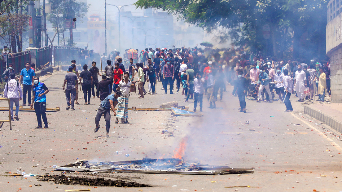 Toque de queda en Bangladés: el Ejército tiene orden de disparar a los manifestantes