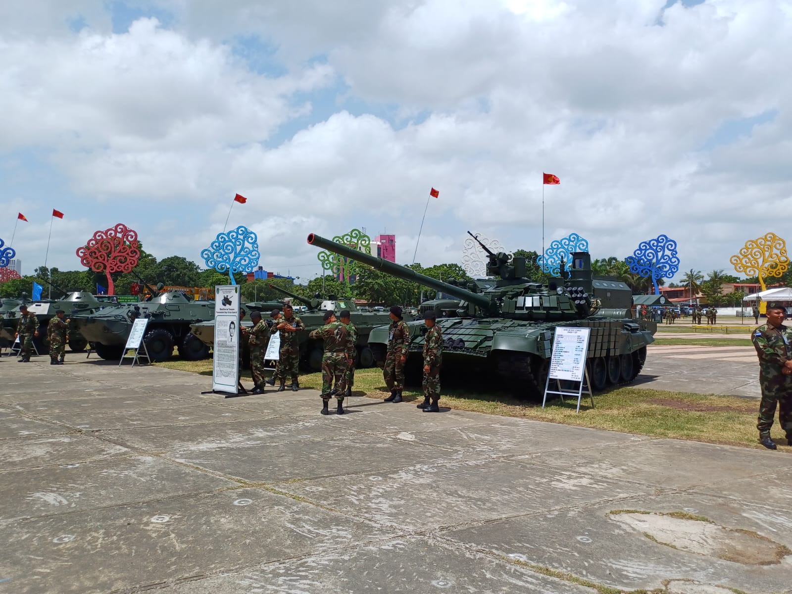Ejército inaugura exposición estática dedicada a las madres nicaragüenses