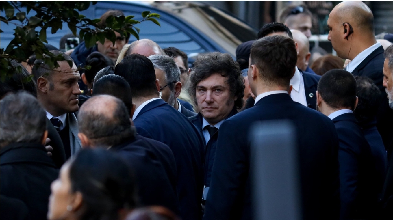 Sí hay plata: Milei otorga más de 100 millones de dólares a la Secretaría de Inteligencia