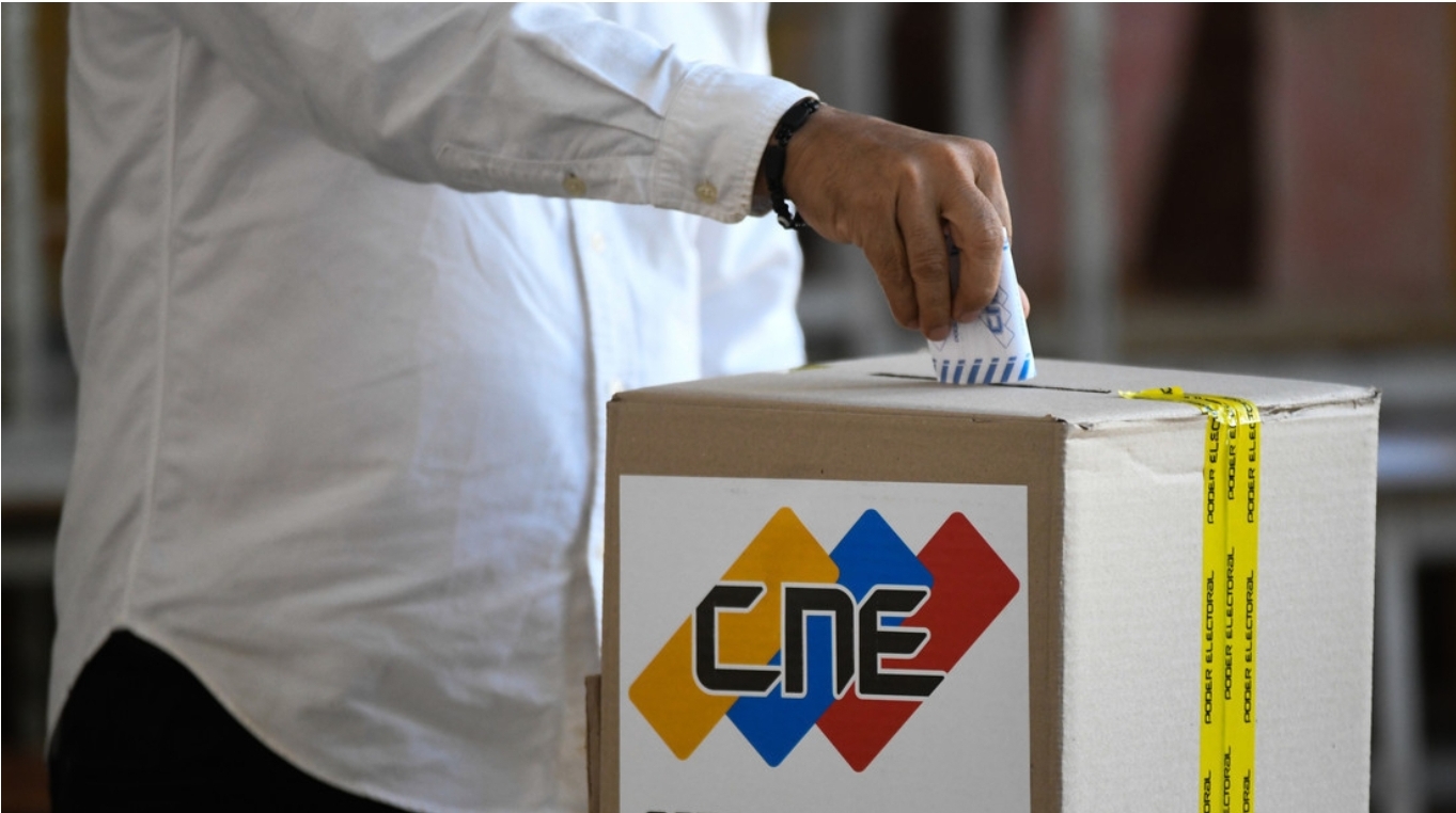 Venezuela desmiente cierre de su espacio aéreo y denuncia campaña para desacreditar las elecciones