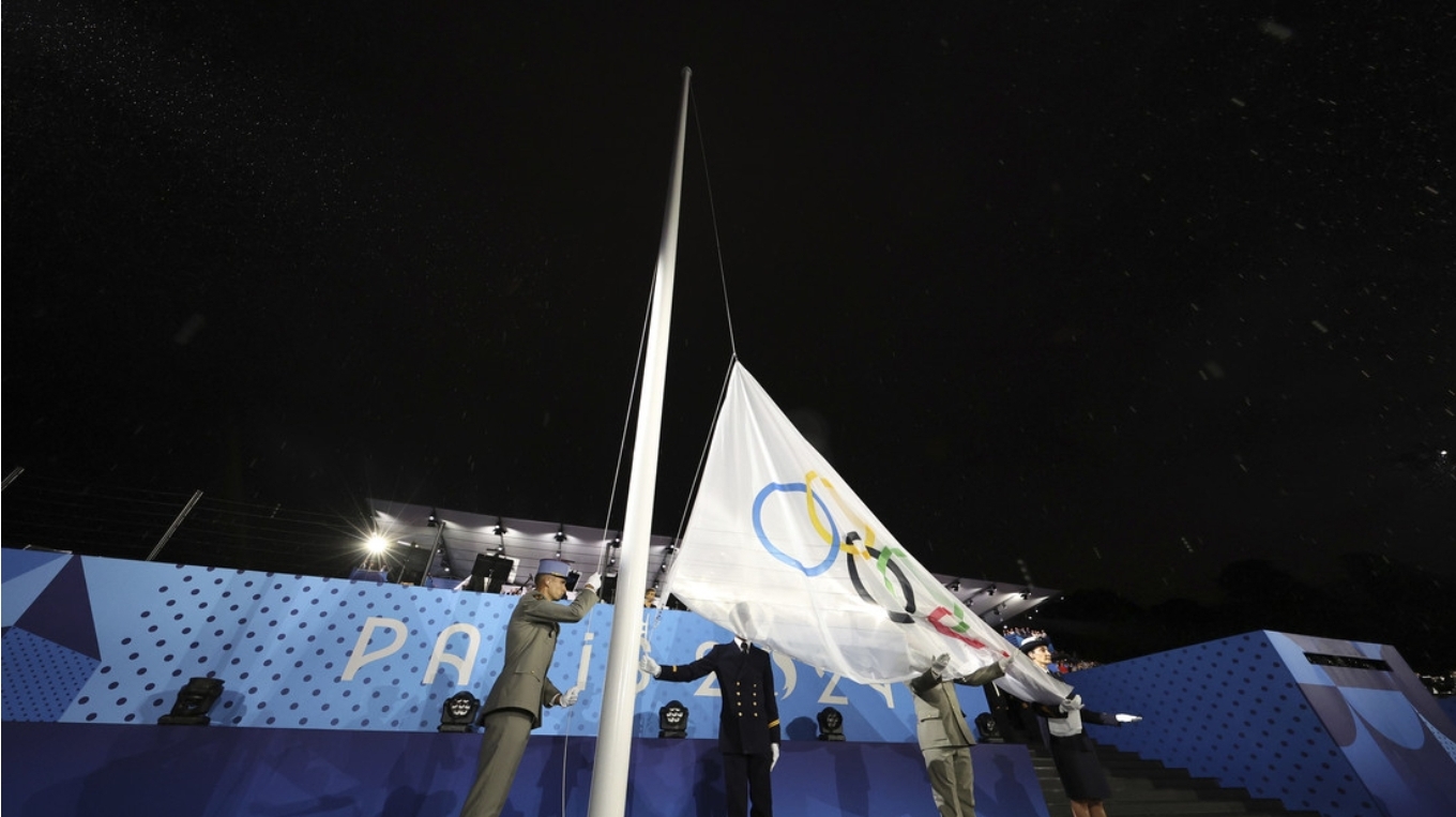 Izan la bandera olímpica al revés en ceremonia de inauguración de los JJOO en París