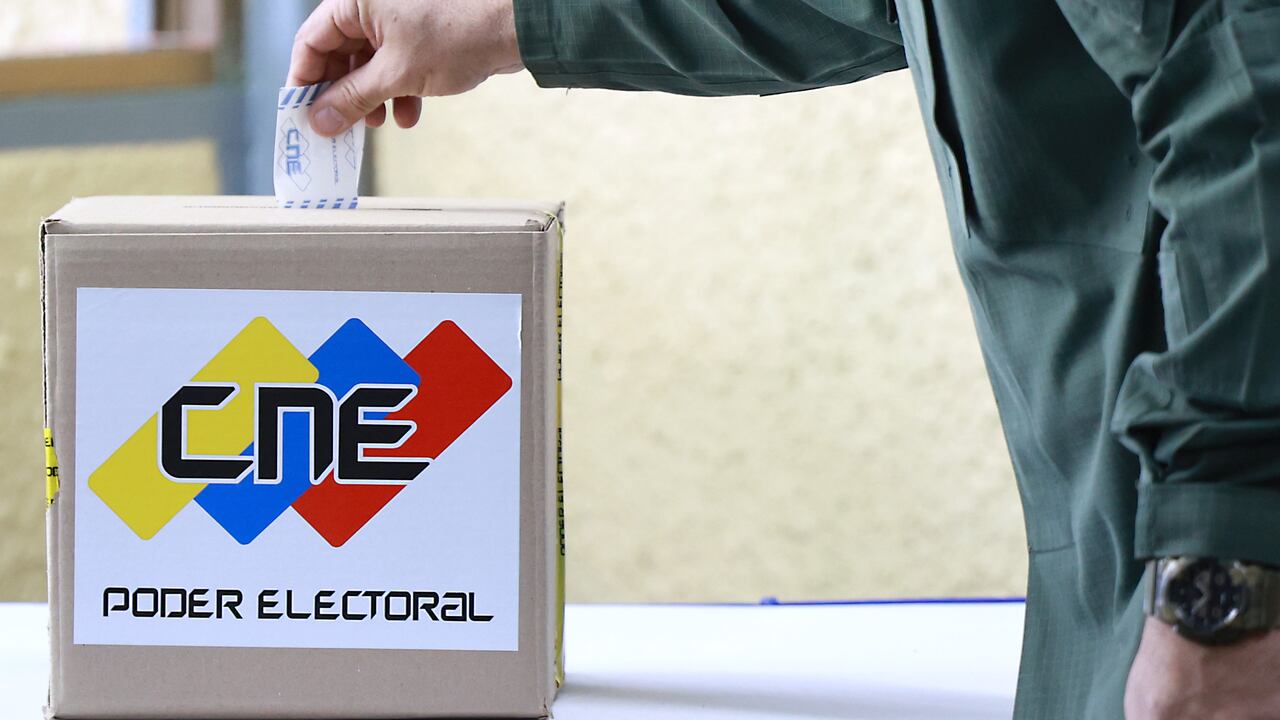 Empiezan a cerrar los centros electorales en Venezuela