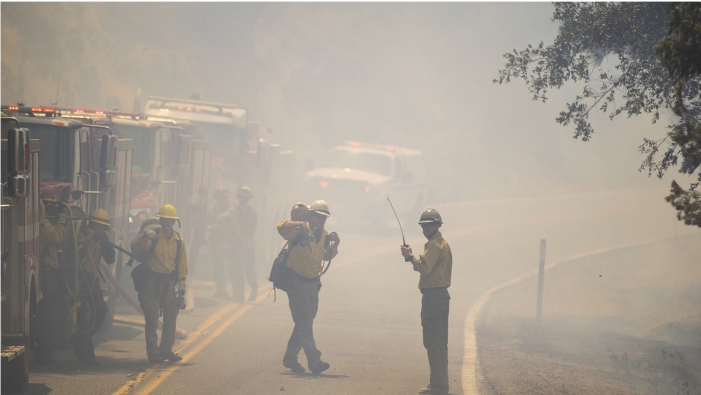 Tornados de fuego arrasan California