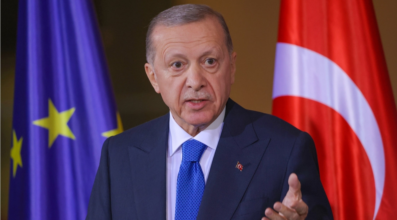 Erdogan: “La vergonzosa escena de París” ofendió no solo a los cristianos, sino también a los musulmanes
