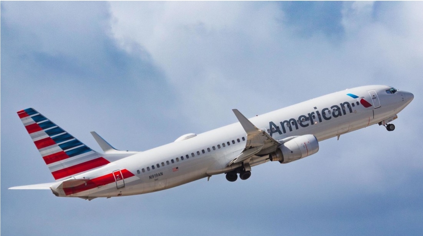 Pasajero drogado pide sexo a la azafata e intenta abrir puerta de avión en pleno vuelo en EEUU