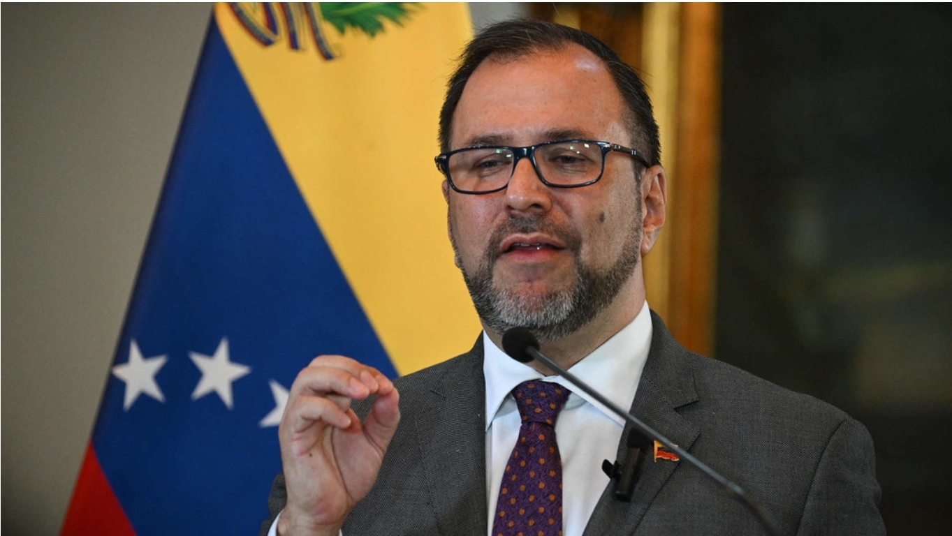 Caracas responde a Borrell: “Saque sus narices de Venezuela”