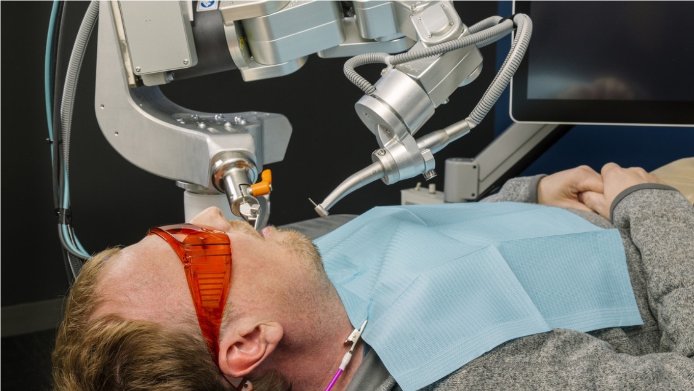 Un robot completa el primer tratamiento dental totalmente automatizado del mundo en un ser humano