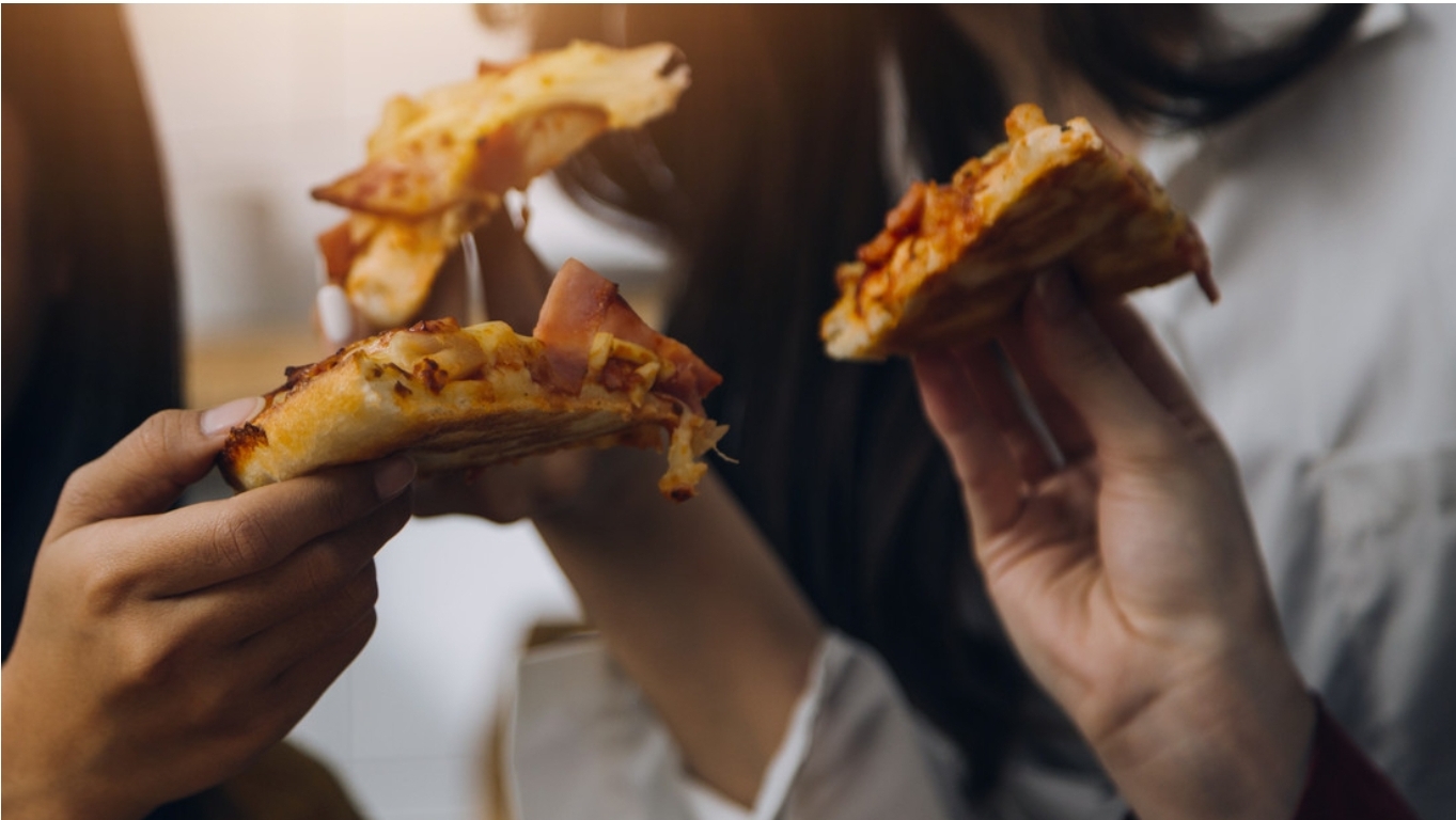 ¿Es saludable comer en la noche antes de acostarse?