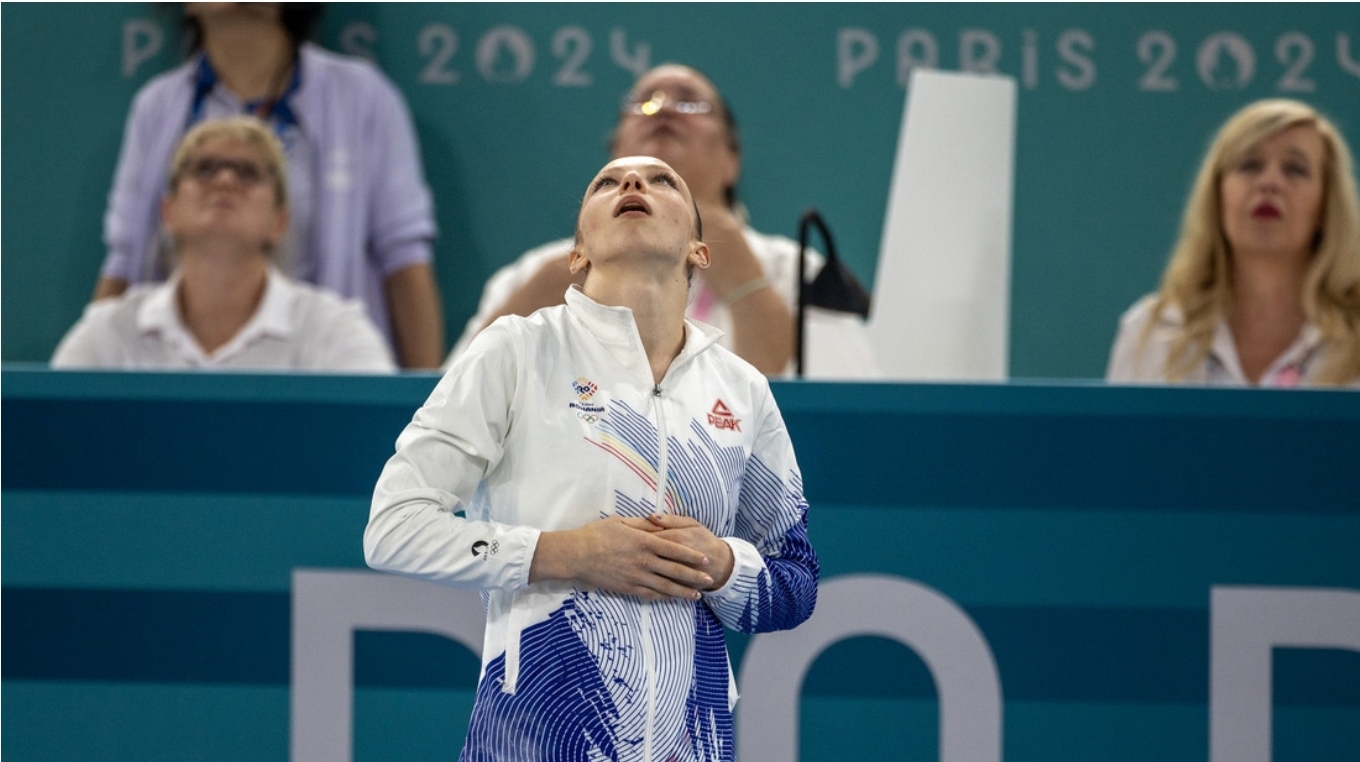 La gimnasta rumana, que fue viral por su festejo y decepción, recupera el bronce en los JJOO