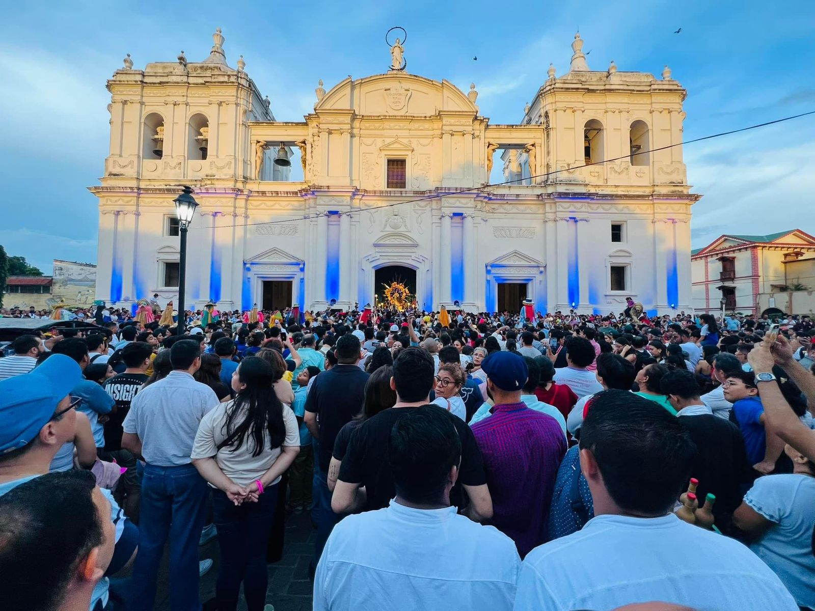 Algarabía y devoción durante la celebración de la Gritería Chiquita en León