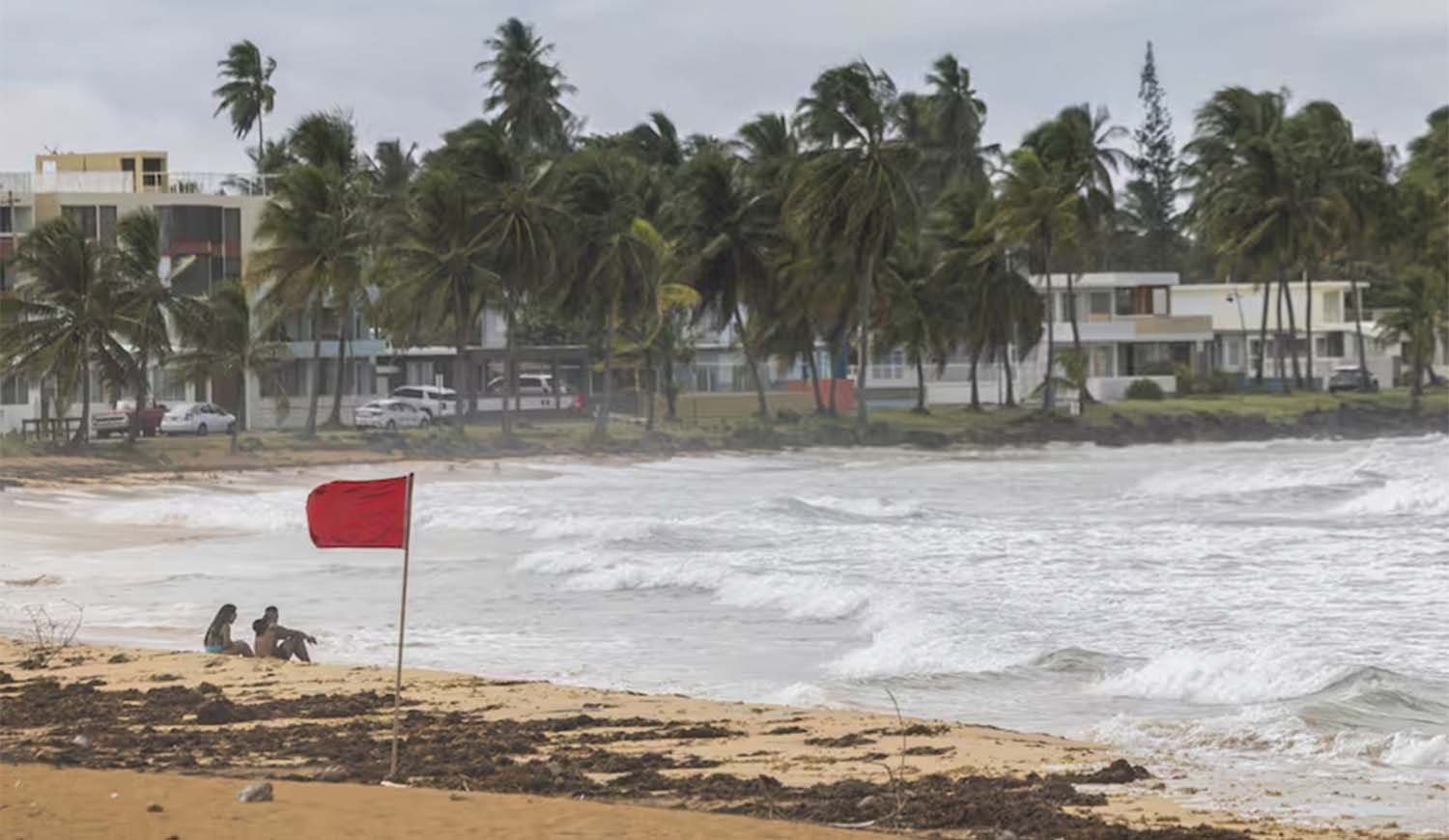 Huracán Ernesto azota a Bermuda