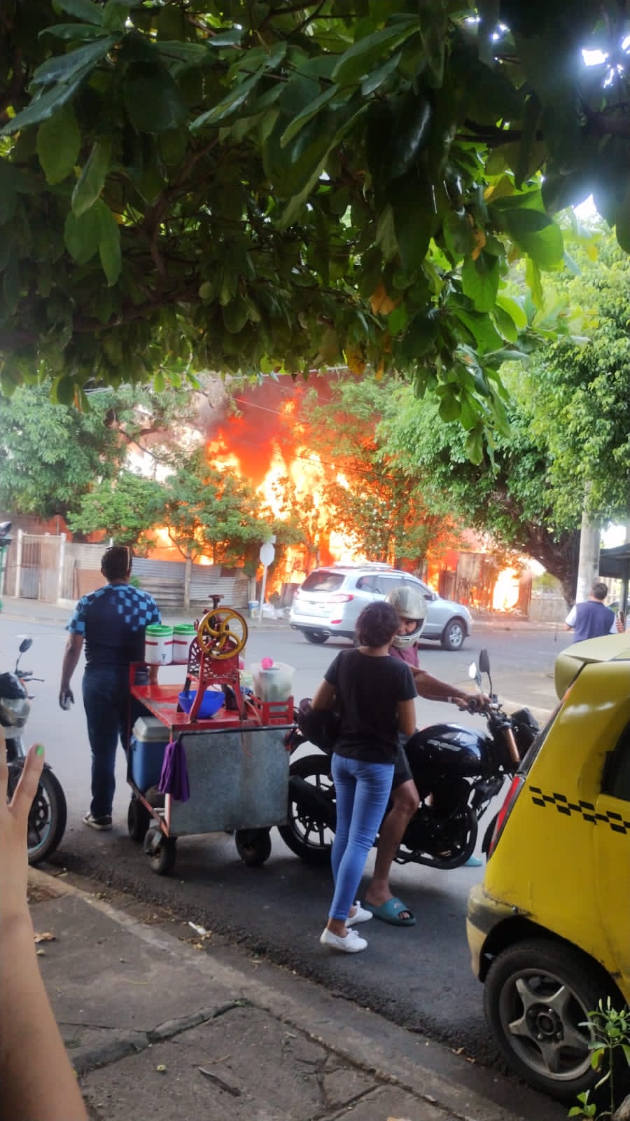 Incendio arrasa casa de 5 hermanos en Managua