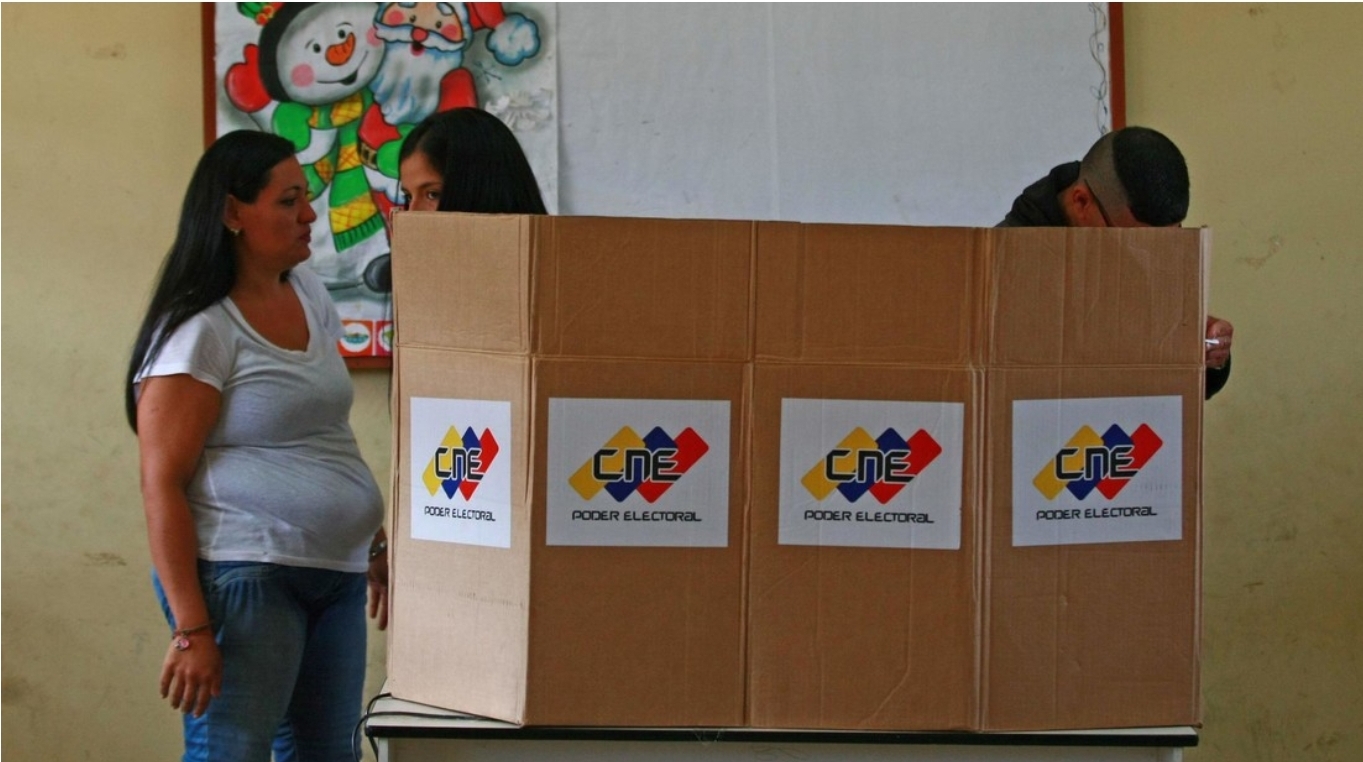 La máxima corte de Venezuela transcribe más del 60 % de las actas electorales