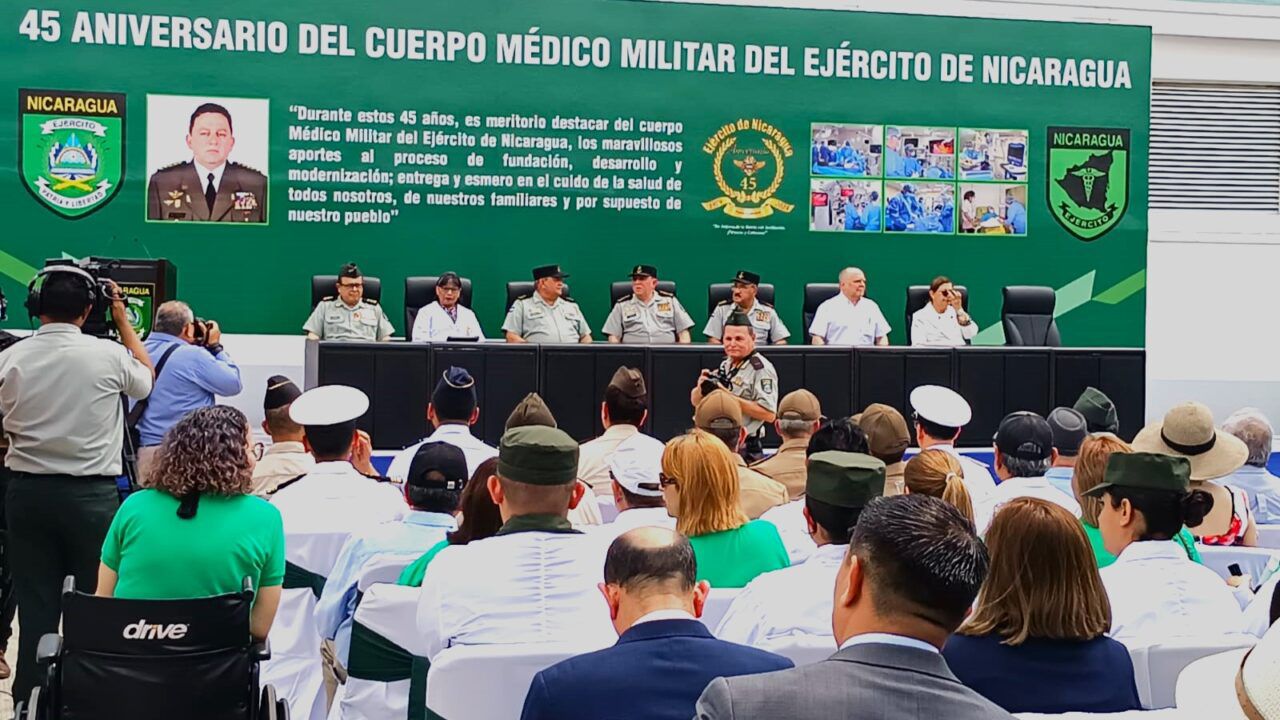 Jefe del Ejército inaugura el Centro de Radioterapia y Medicina Nuclear en el 45 aniversario del Cuerpo Médico Militar