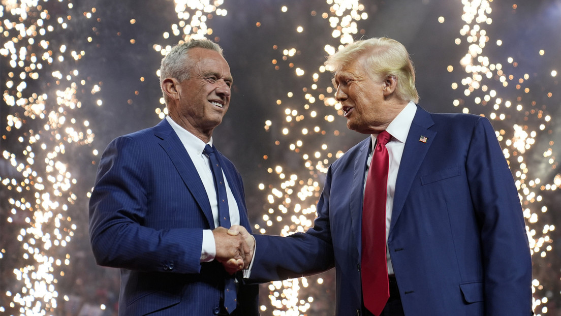 Kennedy se une a Trump en un acto de campaña: “Lucharemos juntos contra el corrupto ‘establishment'”