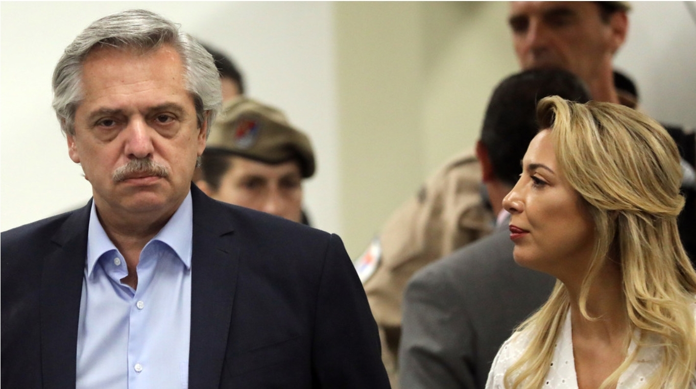 Alberto Fernández presenta a testigo de identidad reservada que niega agresiones contra su expareja