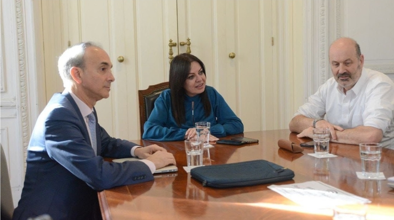 Allanan el Ministerio de Capital Humano de Argentina por el escándalo de los alimentos retenidos
