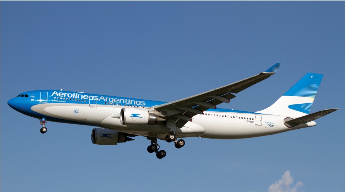 Gobierno de Milei amenaza con privatizar Aerolíneas Argentinas en medio de nuevo paro aeronáutico