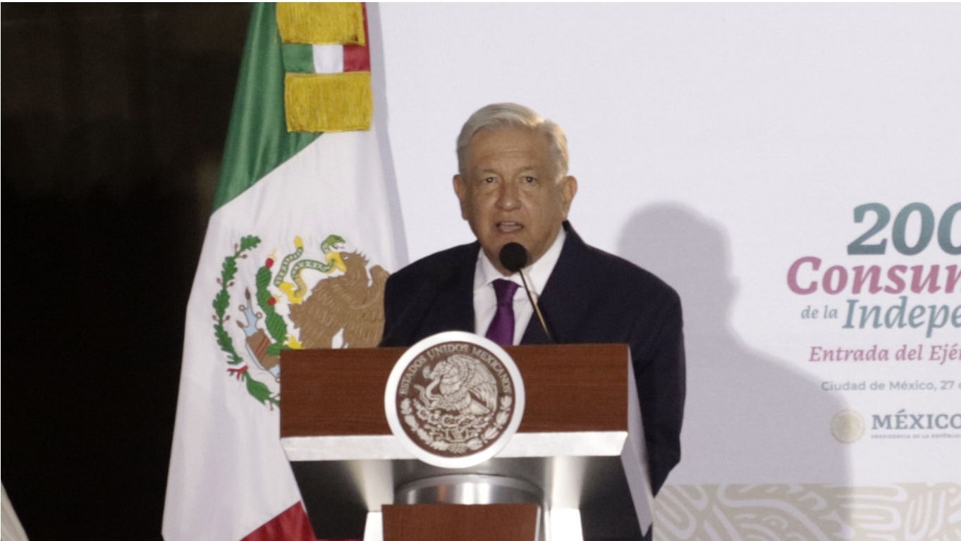 López Obrador presenta su último informe de Gobierno en el Zócalo