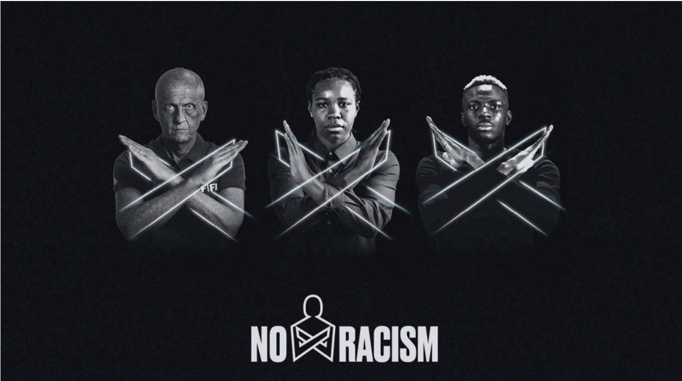 La FIFA aprueba el gesto de “no al racismo” para avisar al árbitro durante los partidos