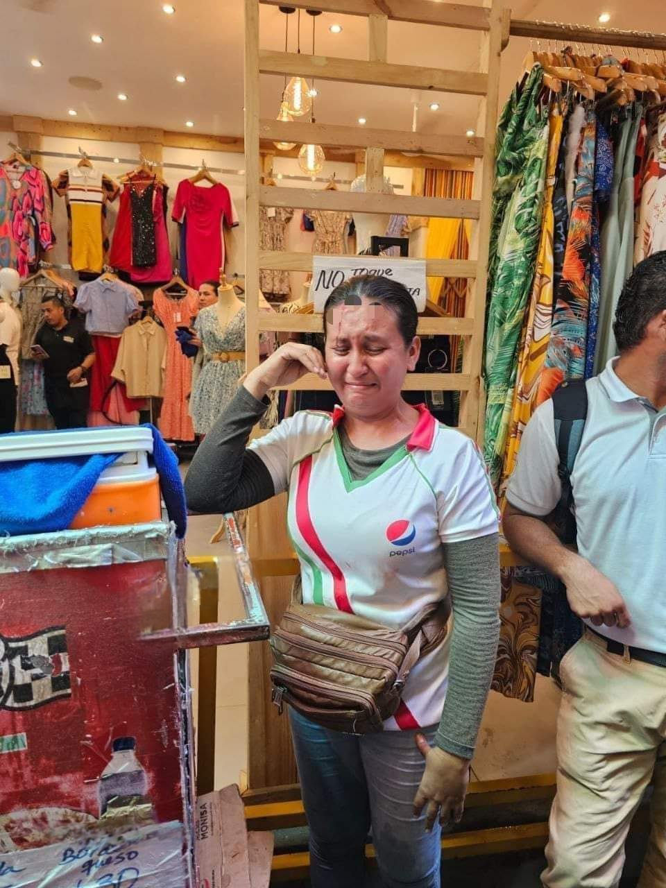 Cierran tienda donde agredieron a vendedora de pizza en el Mercado Oriental