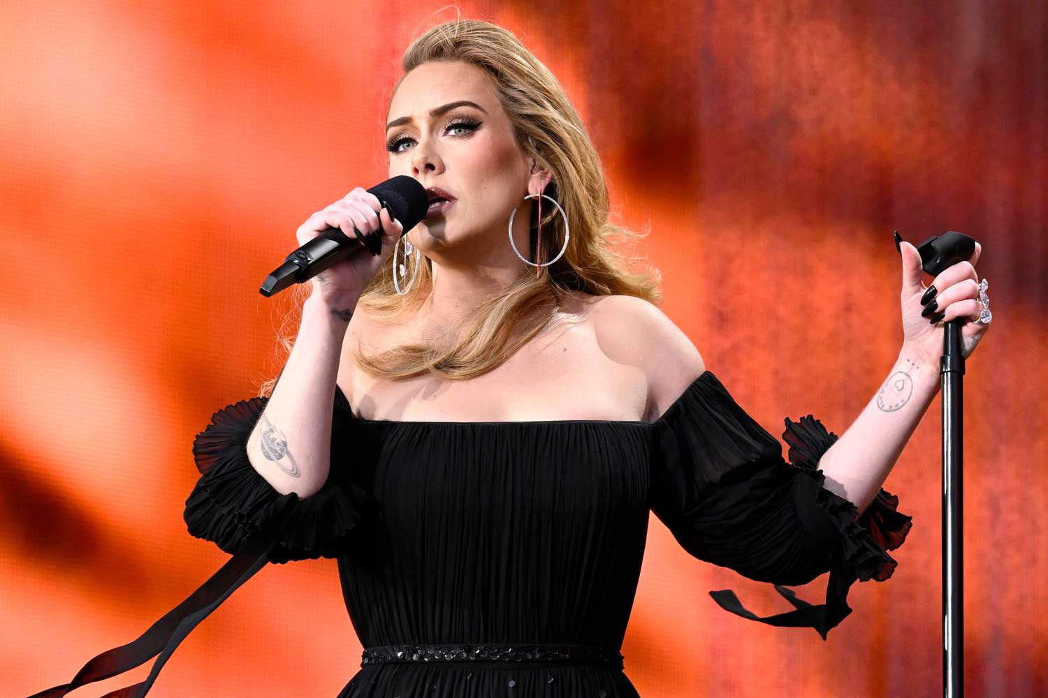 Adele anuncia que se retira de la música por un “tiempo increíblemente largo”