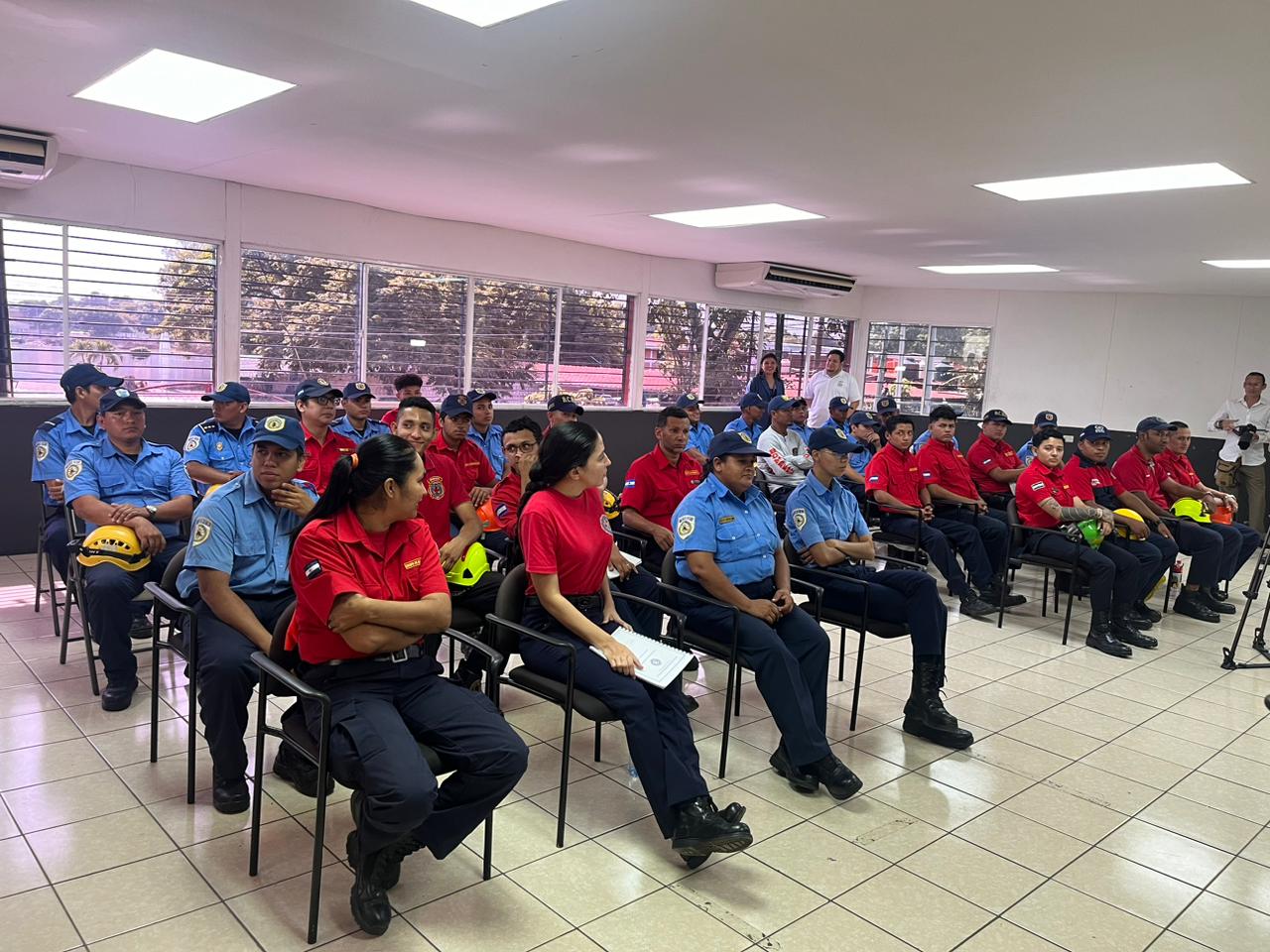 Bomberos Unidos fortalecen sus capacidades en la prevención de incendios