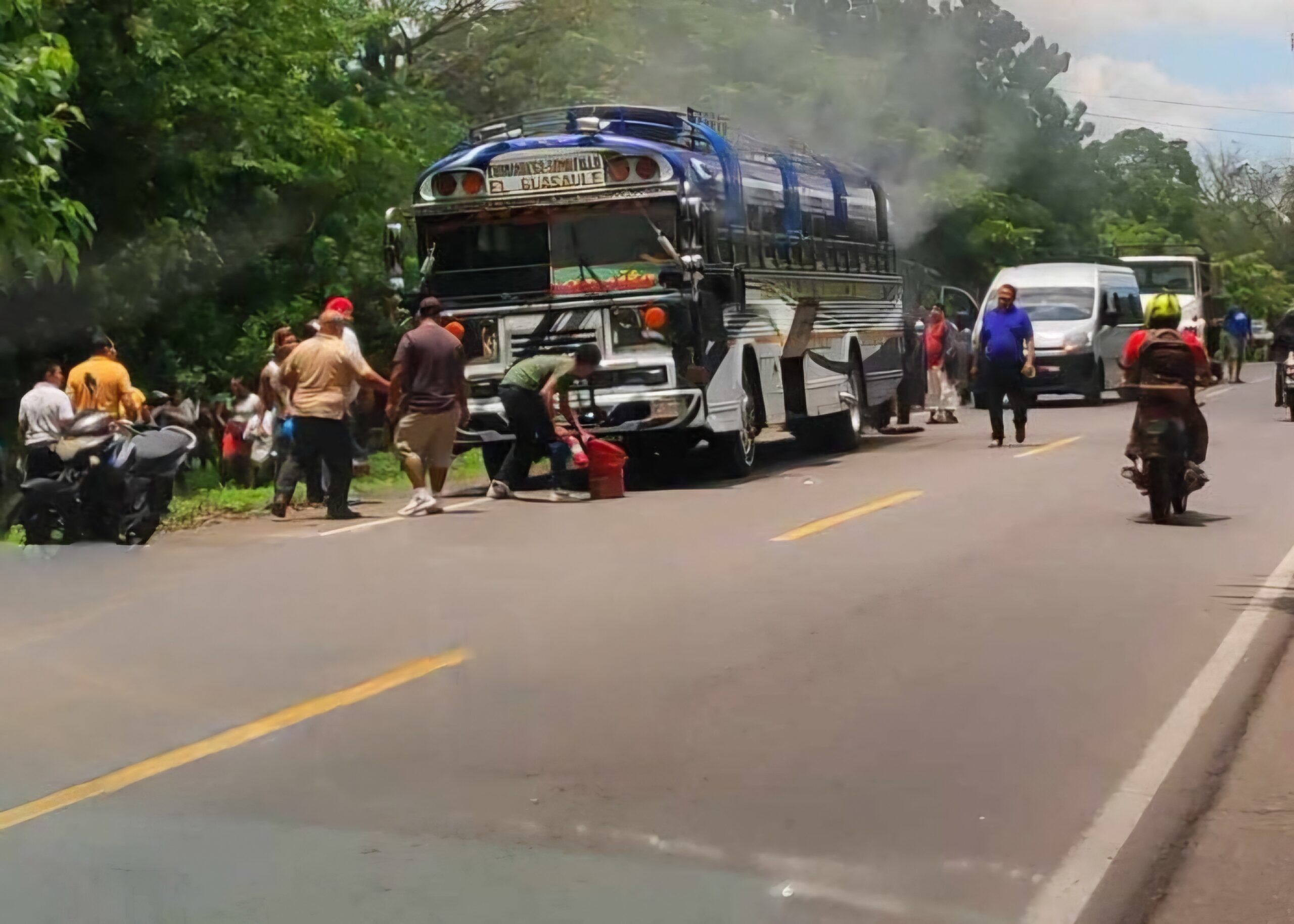 Incendio en autobús hizo pasar un mal rato a más de 50 pasajeros