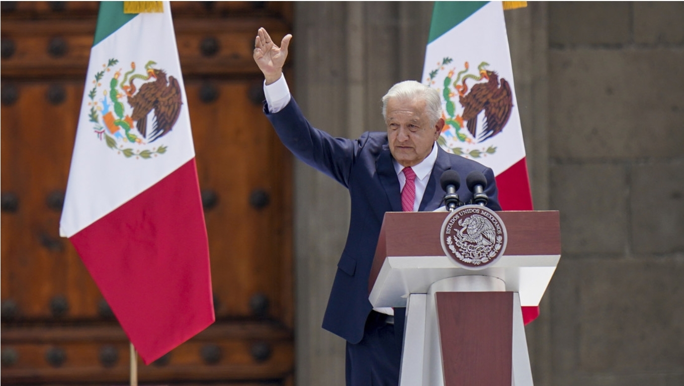 López Obrador celebra aprobación de la reforma judicial en México