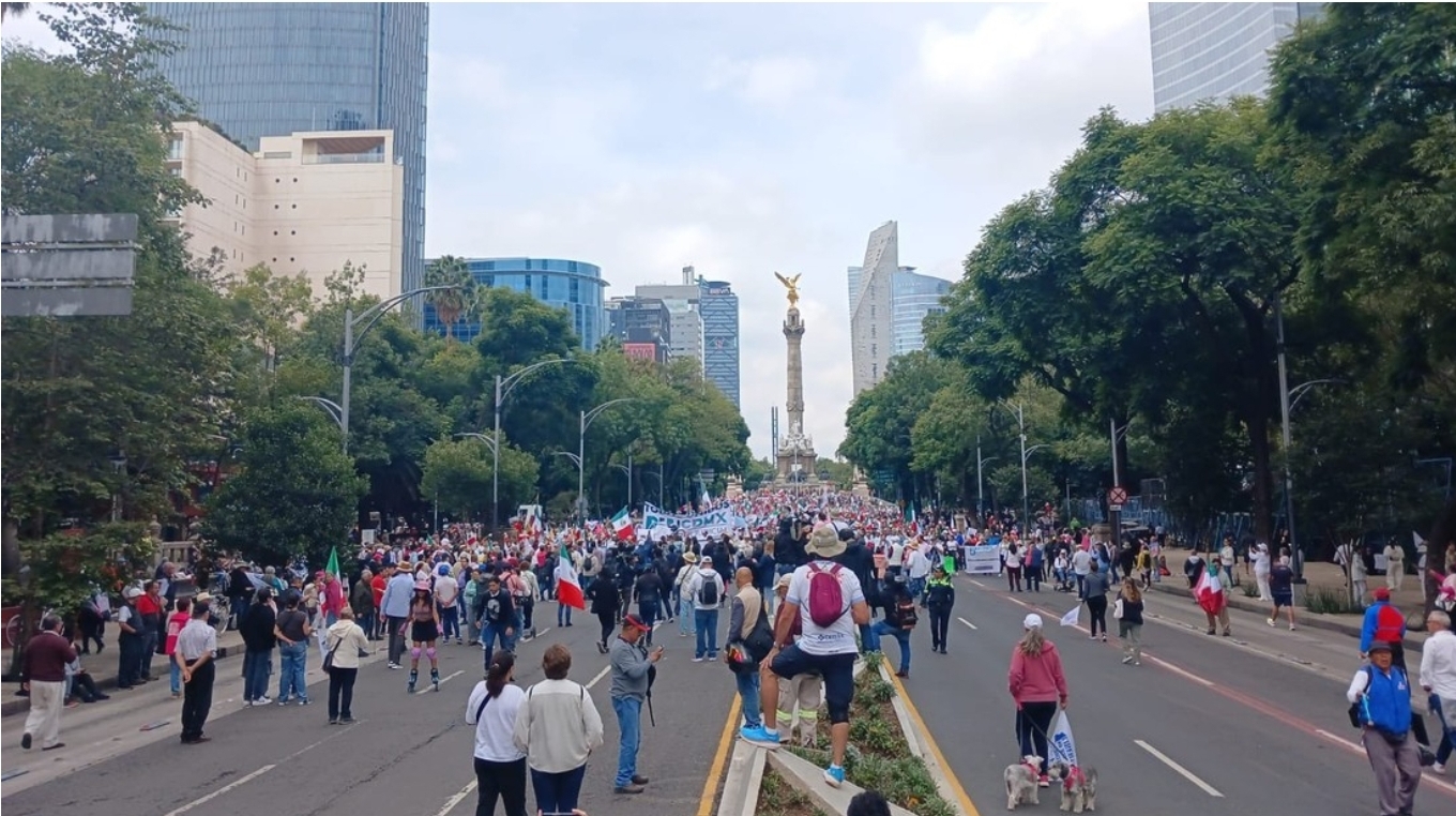 Estudiantes y asociaciones civiles marchan en contra de la reforma judicial en México