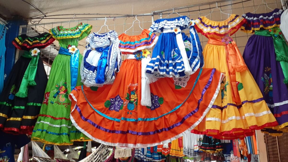 Comerciantes de los mercados de Managua realizan ferias de descuentos por las Fiestas Patrias