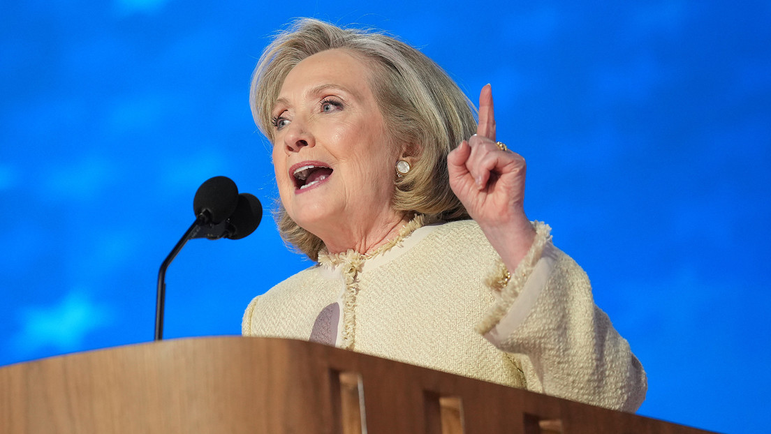 Hillary Clinton sugiere encarcelar a estadounidenses por compartir “propaganda rusa”