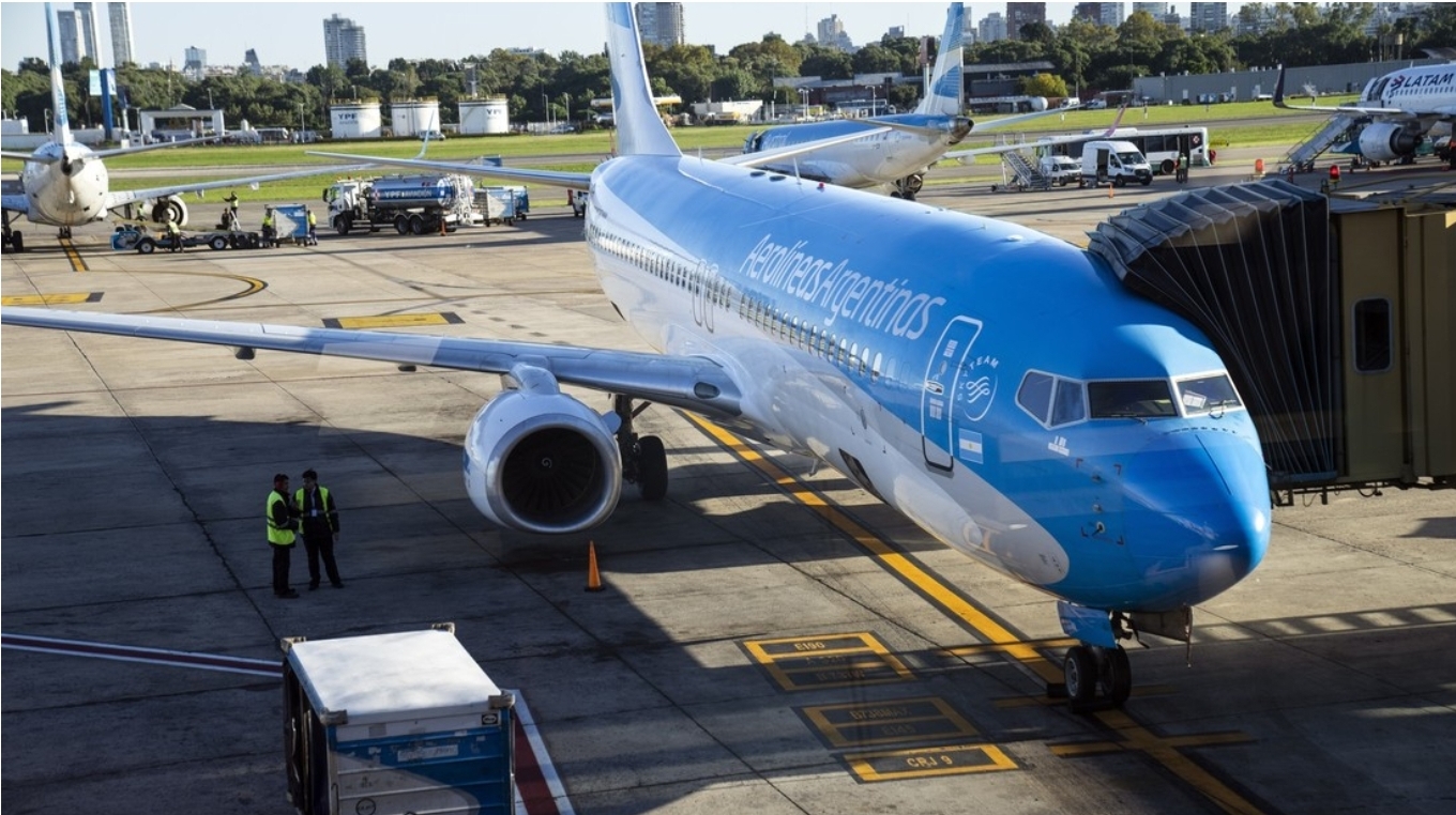 Milei firmará decreto para que Aerolíneas Argentinas pueda ser privatizada