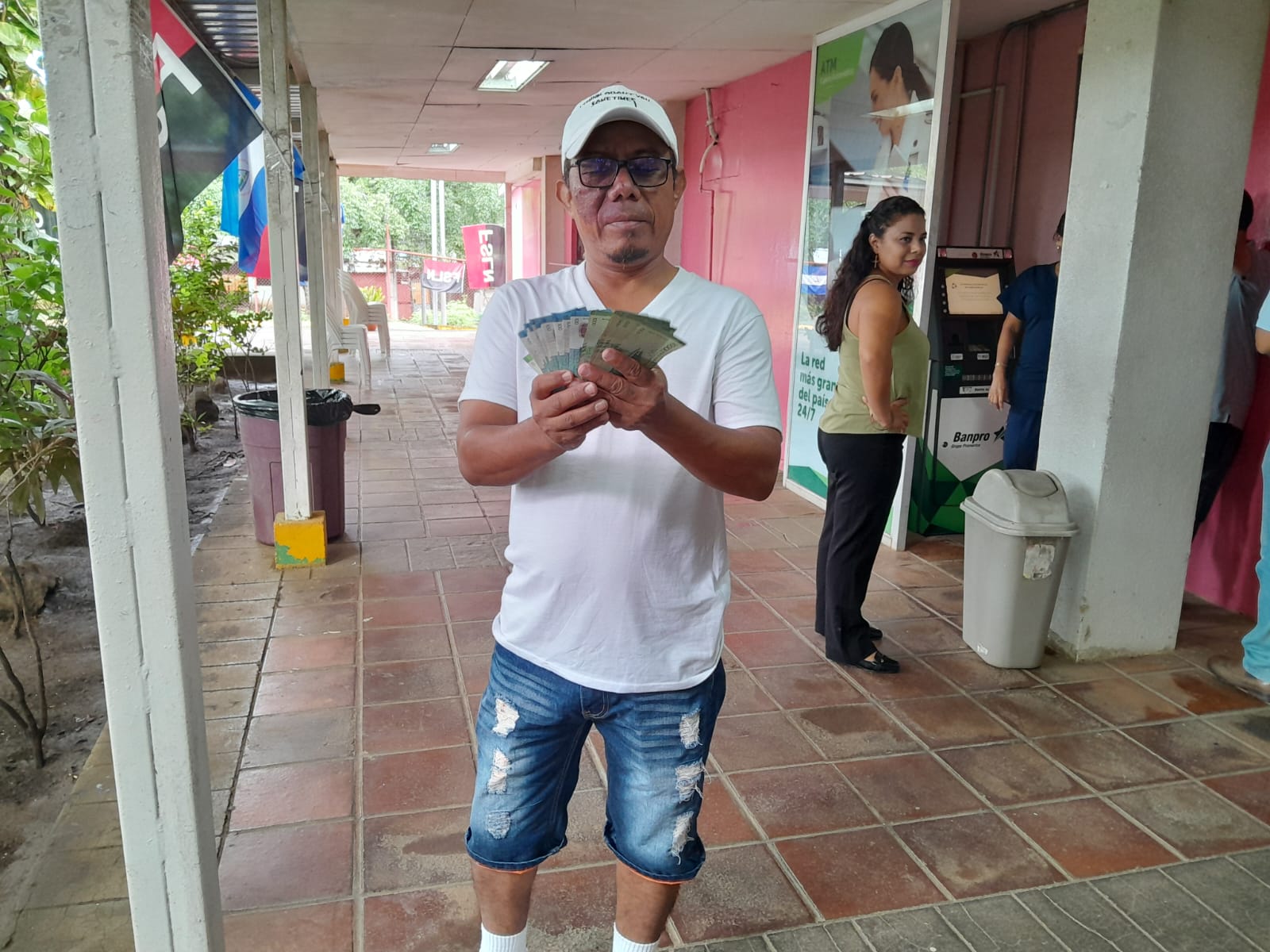 Trabajadores de la salud reciben pago de octubre en Nicaragua