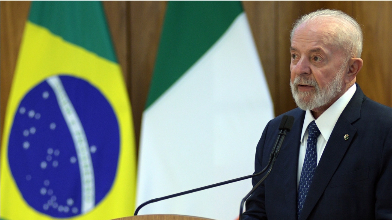 Avión de Lula falla en pleno vuelo rumbo a Brasil y lo obliga a regresar a México