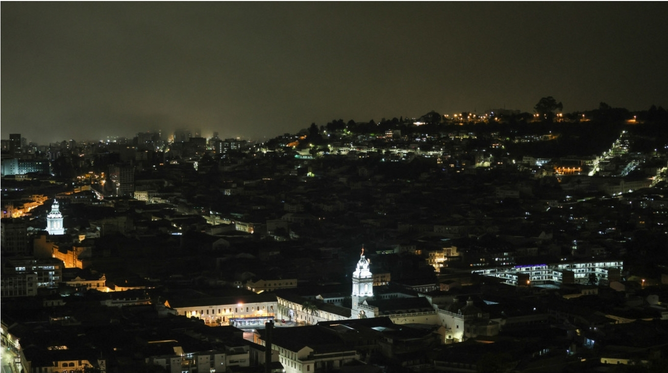 Ecuador descarta aumento de apagones luego de que Colombia le suspendiera la venta de energía
