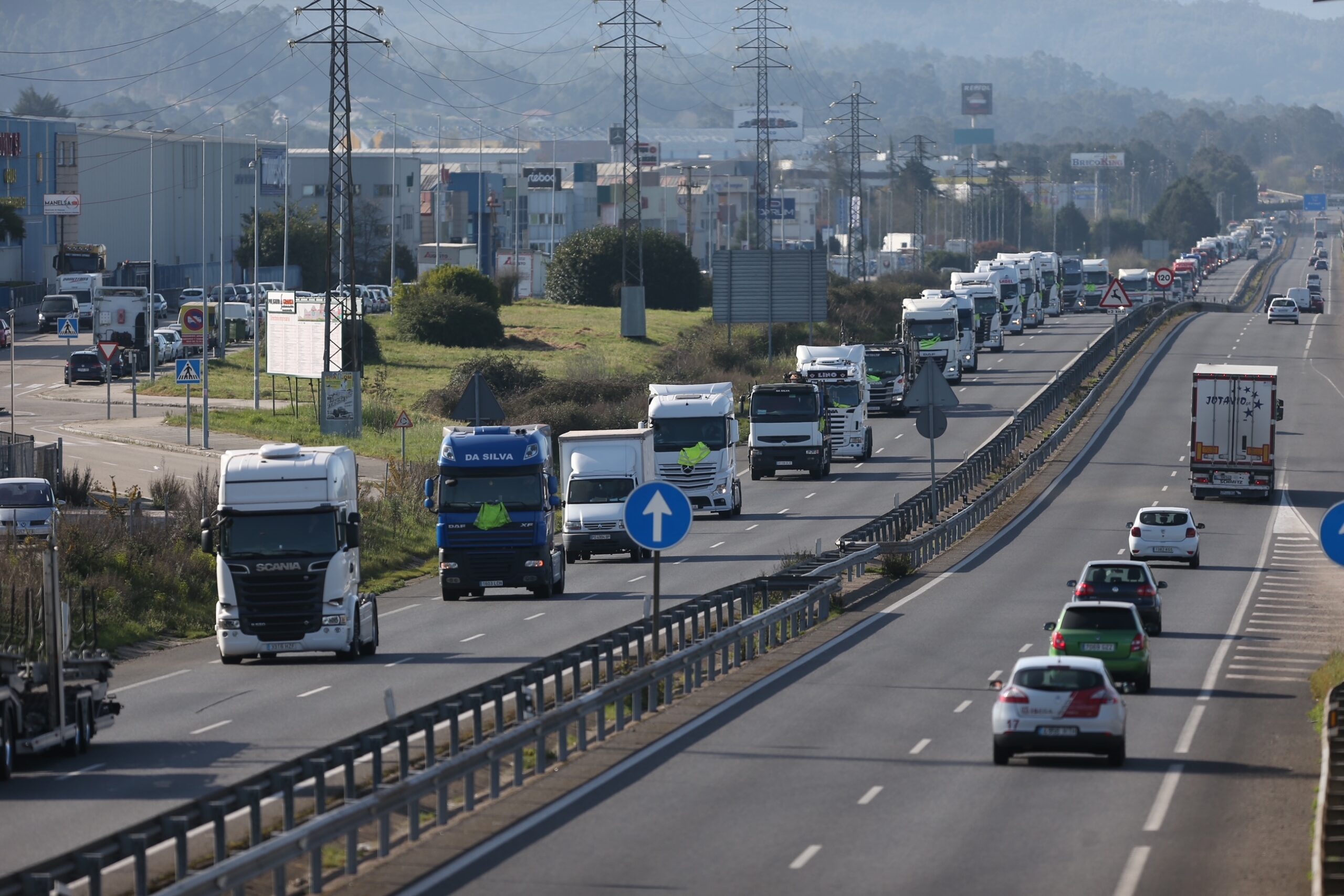 Una huelga de seis días complicará el transporte en fechas clave para España