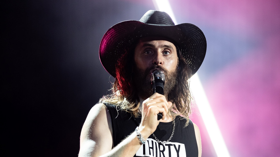 Jared Leto invita a un músico callejero a tocar con él en su concierto