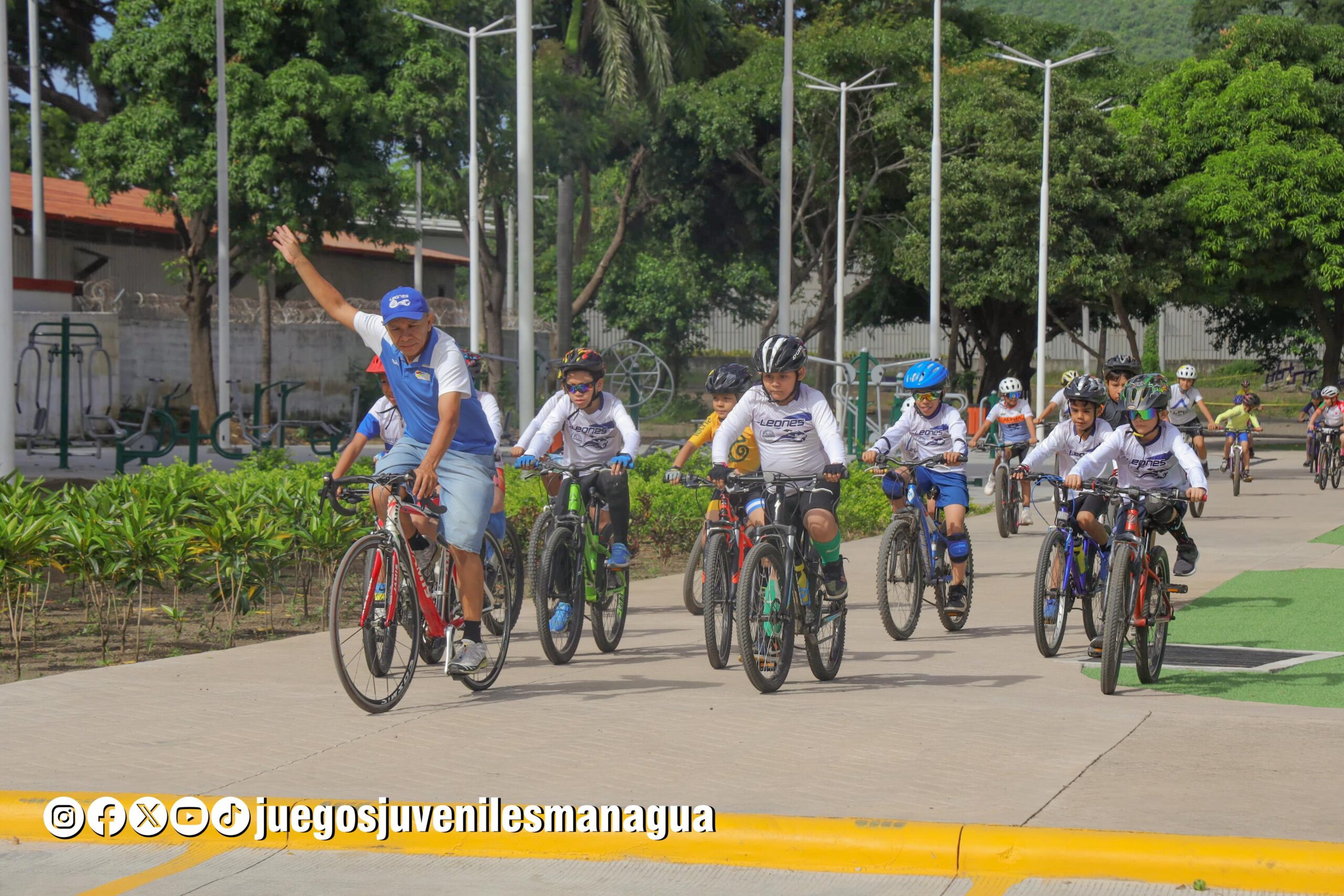 Niños participan en la IV etapa de ciclismo de los Juegos Juveniles Managua 2024