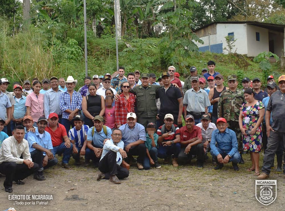 Ejercito de Nicaragua y productores