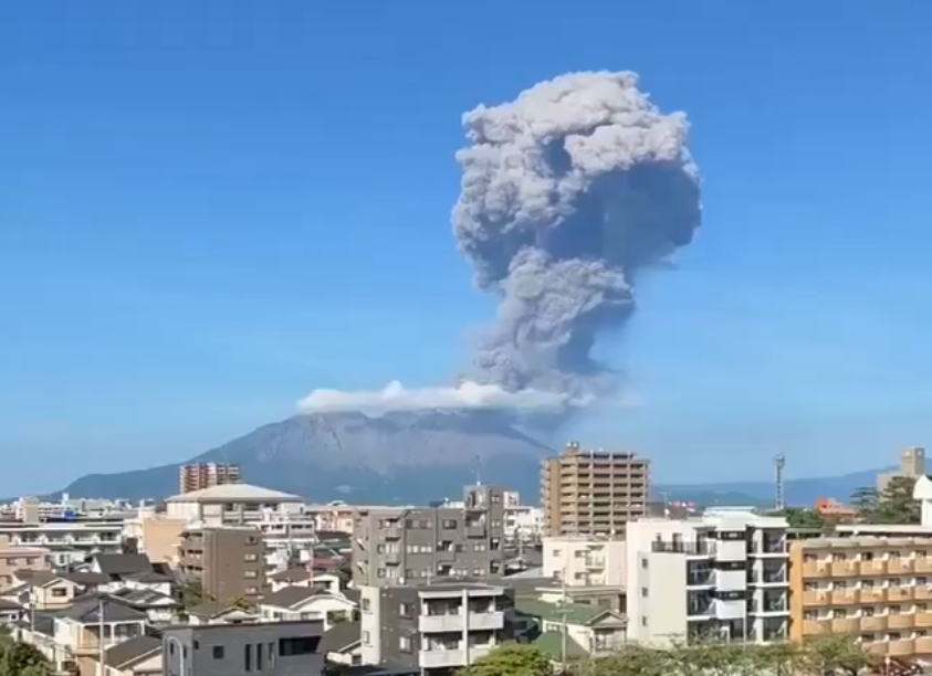 Volcán japonés erupción
