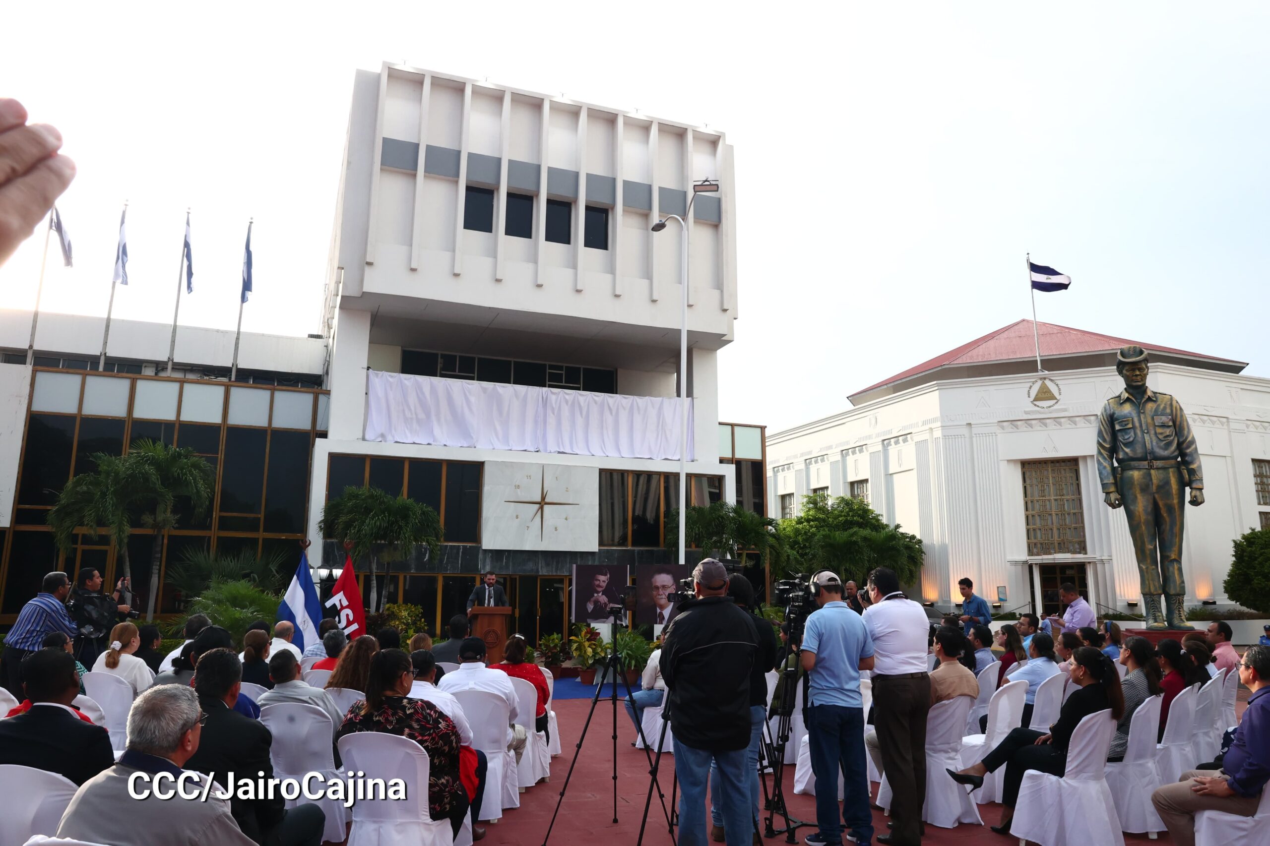 En honor al legado de Paul Oquist Kelley Edificio de Secretarías de la Presidencia lleva su nombre