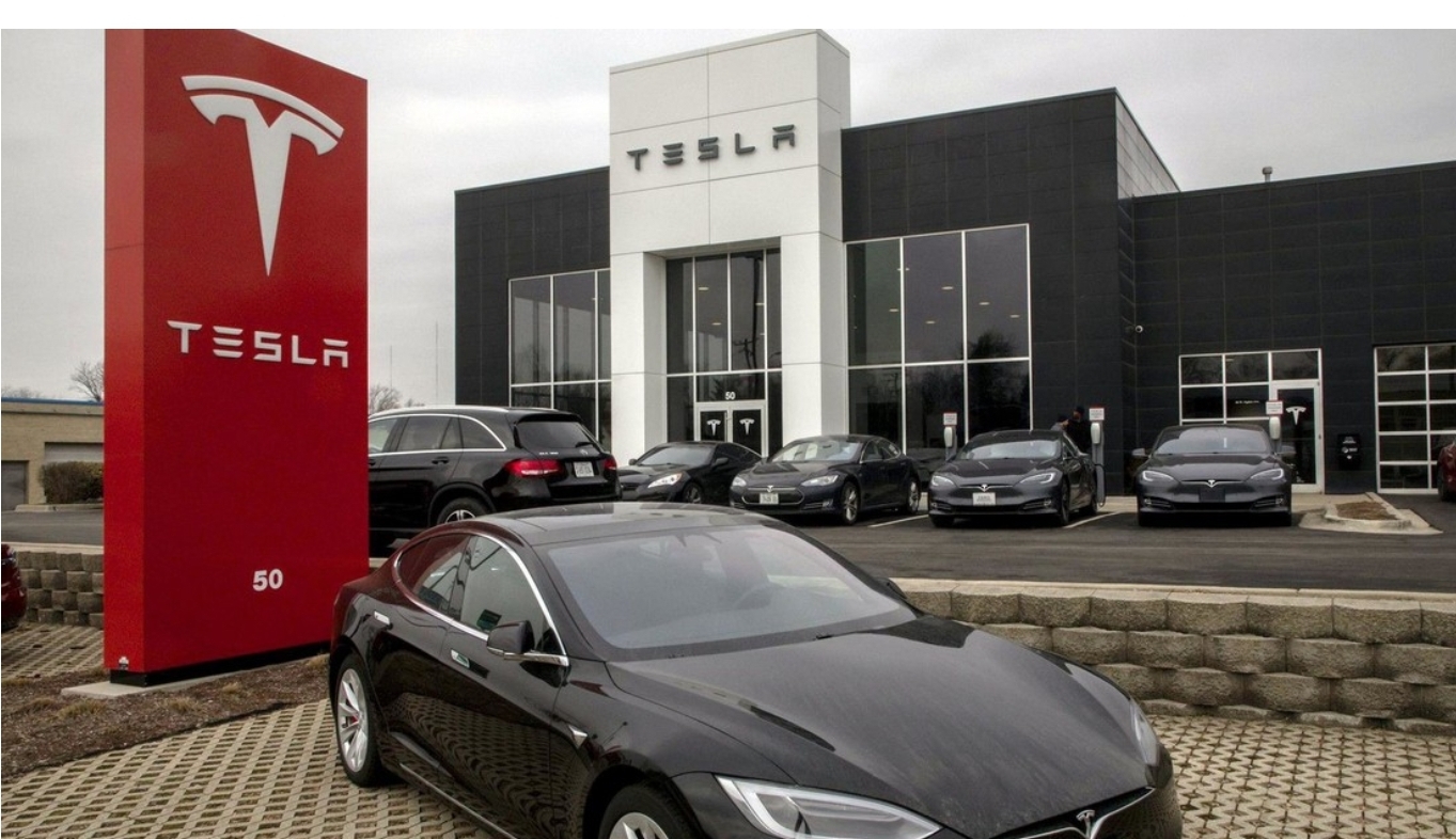 Tesla enfrenta una investigación sobre 2,4 millones de vehículos autónomos