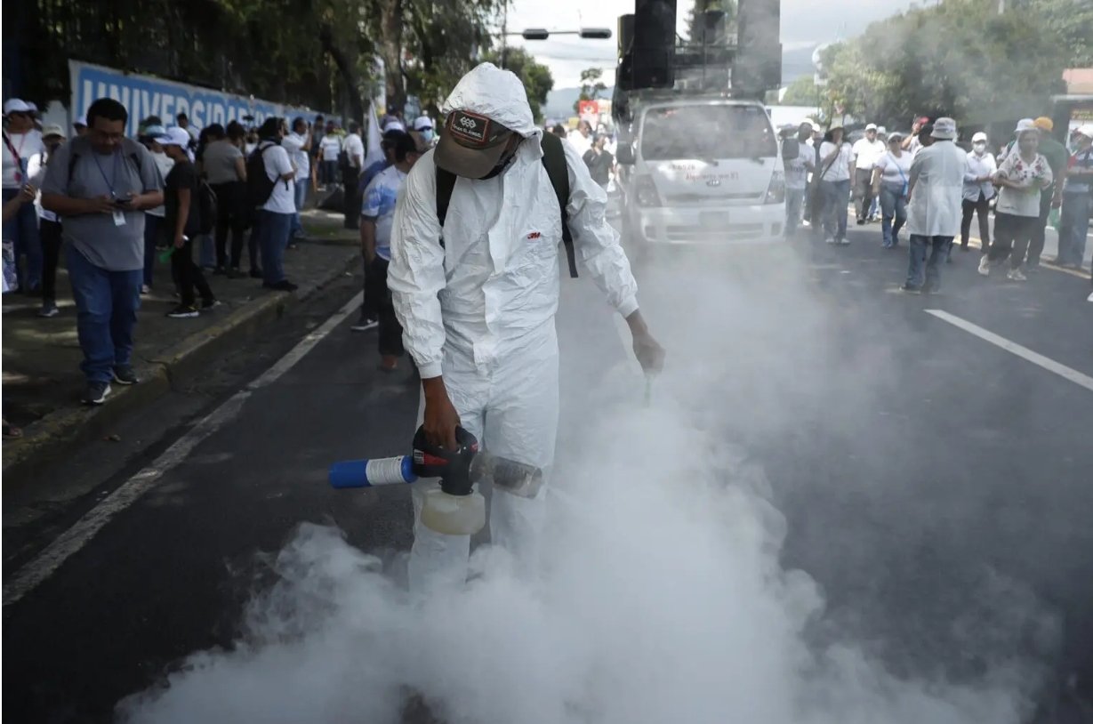 Miles realizan Marcha Blanca en El Salvador contra el ajuste de Bukele en presupuesto 2025