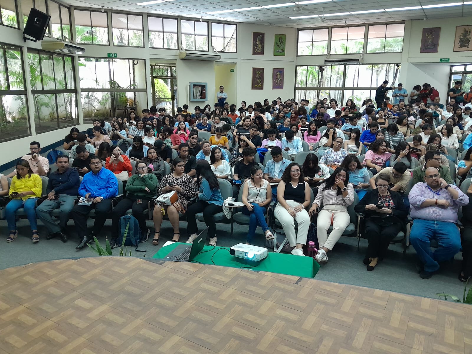 Universidad Casimiro Sotelo premia a estudiantes por el primer lugar en Rally Latinoamericano