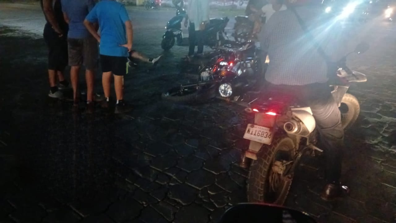 Joven pierde la vida al chocar su moto contra un camión en Carretera Masaya